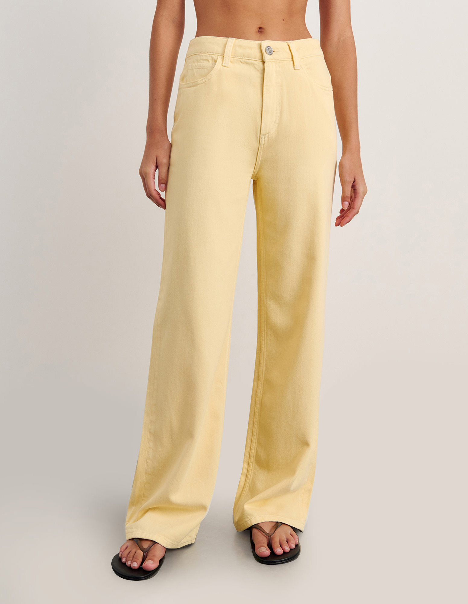 Loe Mid Rise Straight Jean in BUTTER