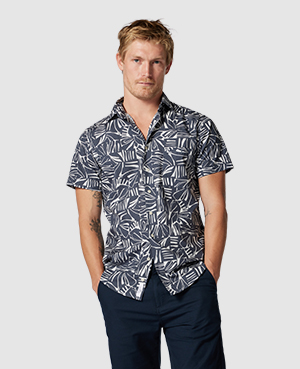 Rodd & Gunn Webber Street Short Sleeve Button-up Shirt In Indigo
