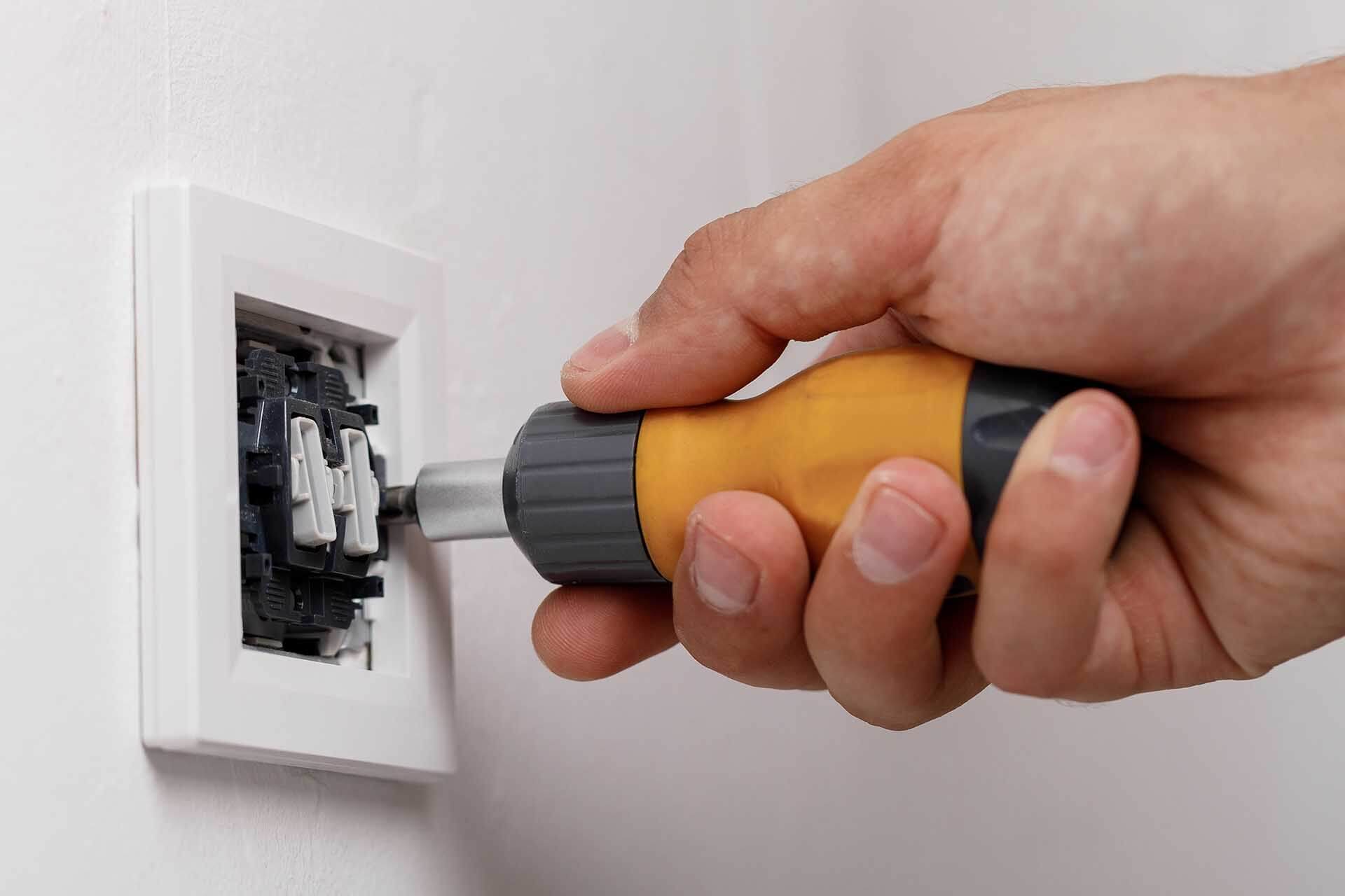 How to Troubleshoot a Faulty Light Switch