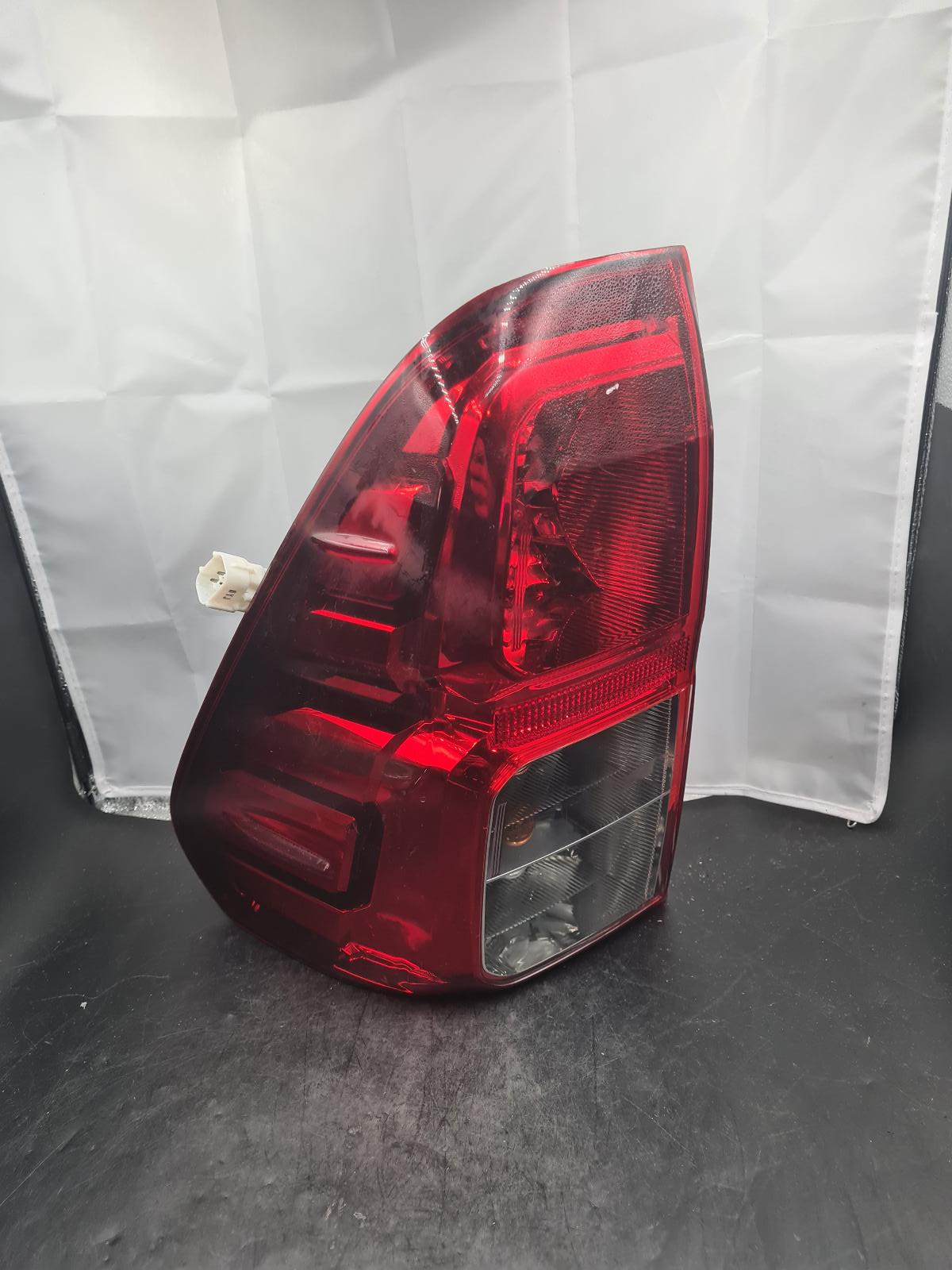 2016 Toyota Hilux Left Taillight View Auto part Left Taillight Toyota Hilux 2016