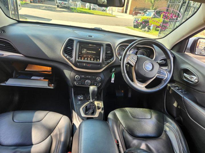 View Auto part Left Guard Jeep Cherokee 2015