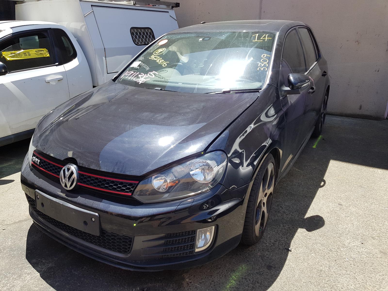 2010 Volkswagen Golf Left Indicator/Fog/Side View Auto part Left Indicator/Fog/Side Volkswagen Golf 2010
