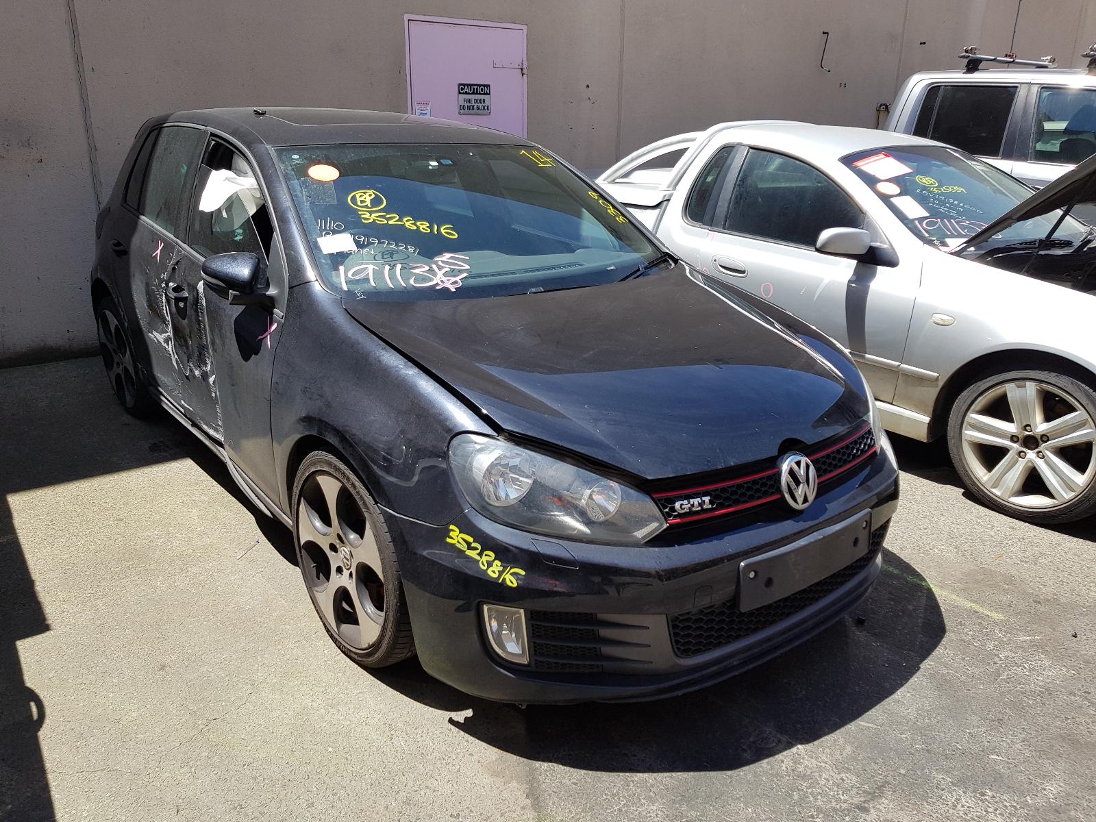 2010 Volkswagen Golf Left Indicator/Fog/Side View Auto part Left Indicator/Fog/Side Volkswagen Golf 2010