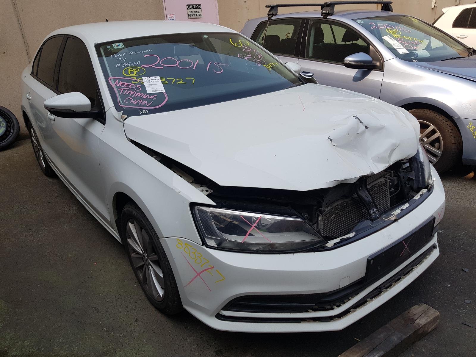 View Auto part Bonnet Hinge/Strut Volkswagen Jetta 2015