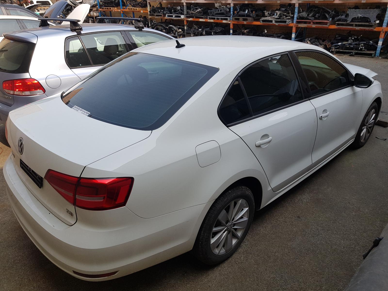 View Auto part Bonnet Hinge/Strut Volkswagen Jetta 2015