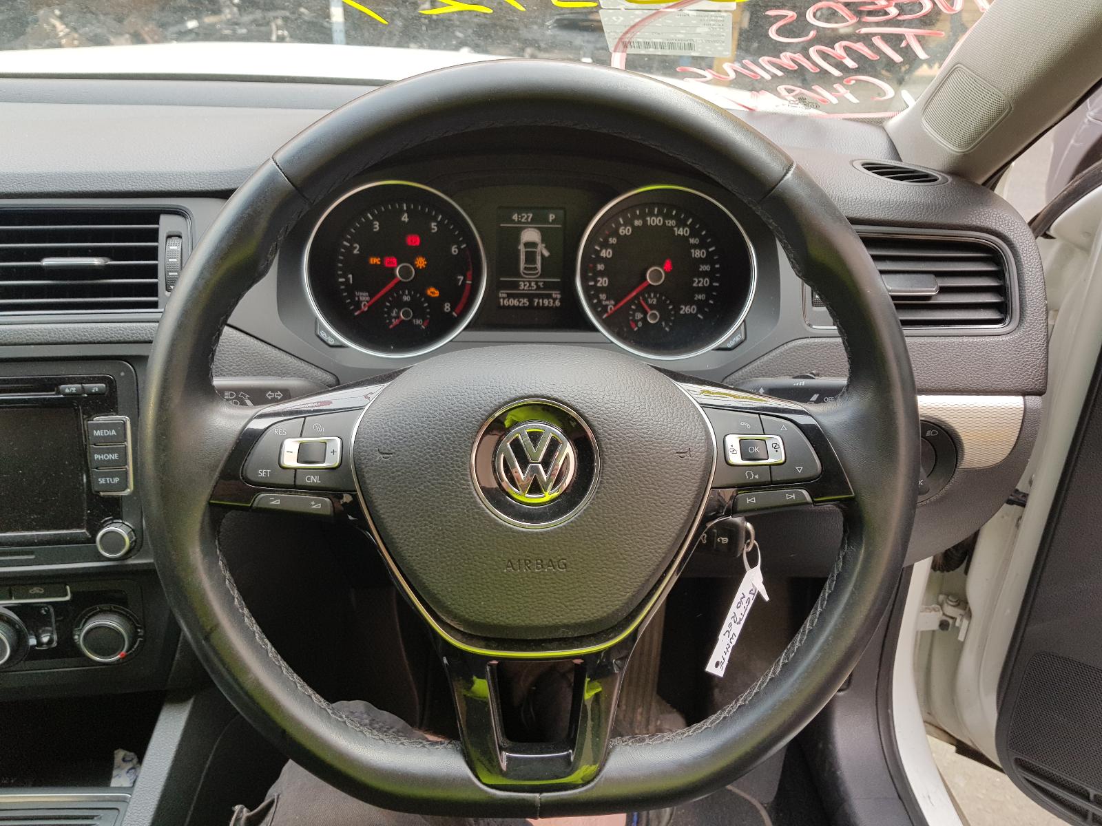 View Auto part Bonnet Hinge/Strut Volkswagen Jetta 2015