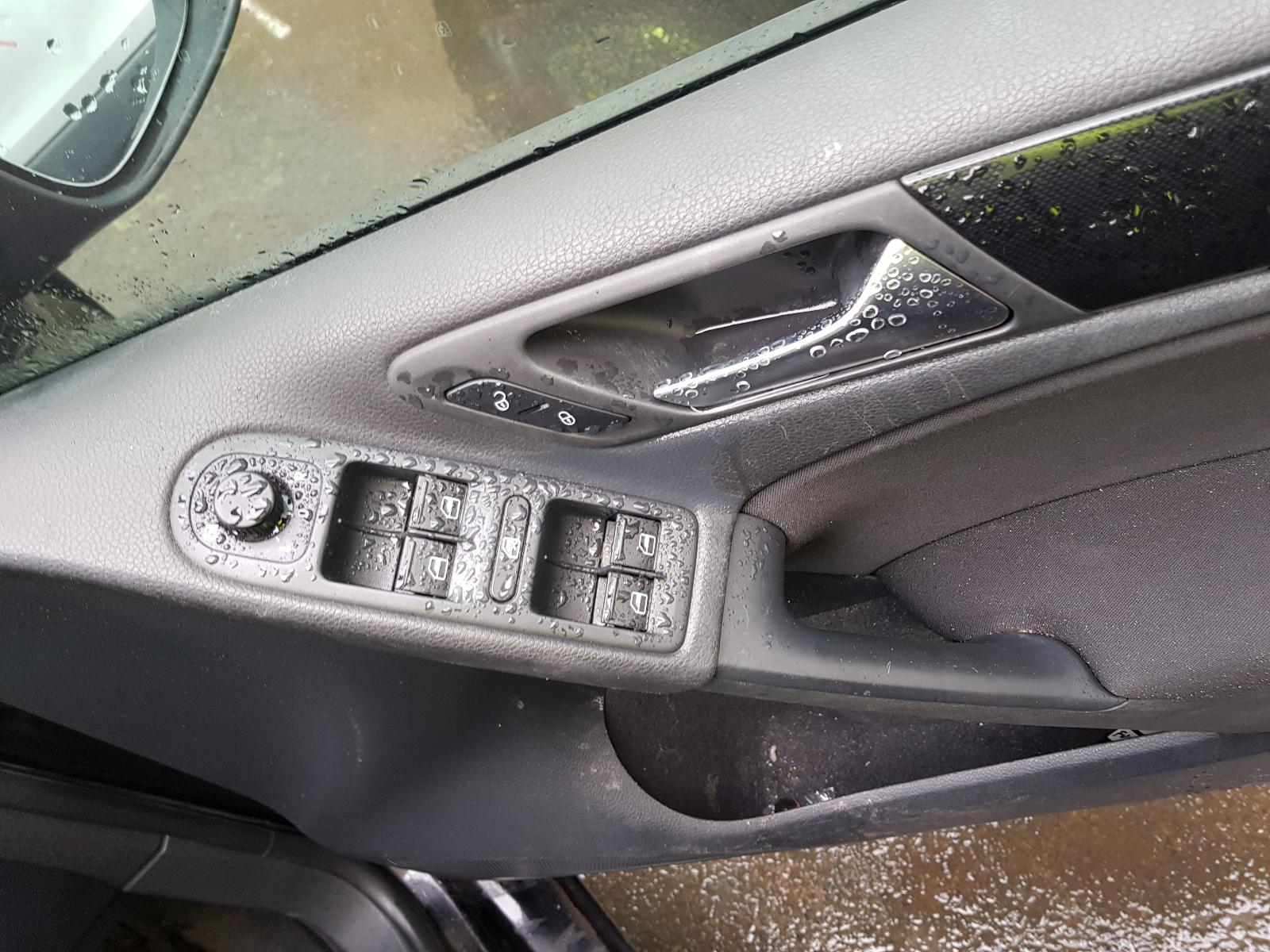 View Auto part Bonnet Hinge/Strut Volkswagen Golf 2011