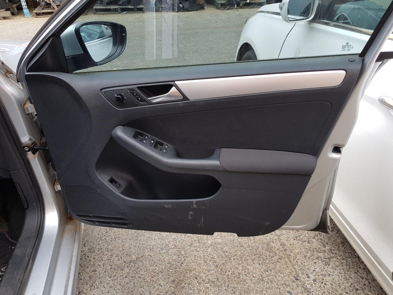 2012 Volkswagen Jetta Rear Garnish View Auto part Rear Garnish Volkswagen Jetta 2012