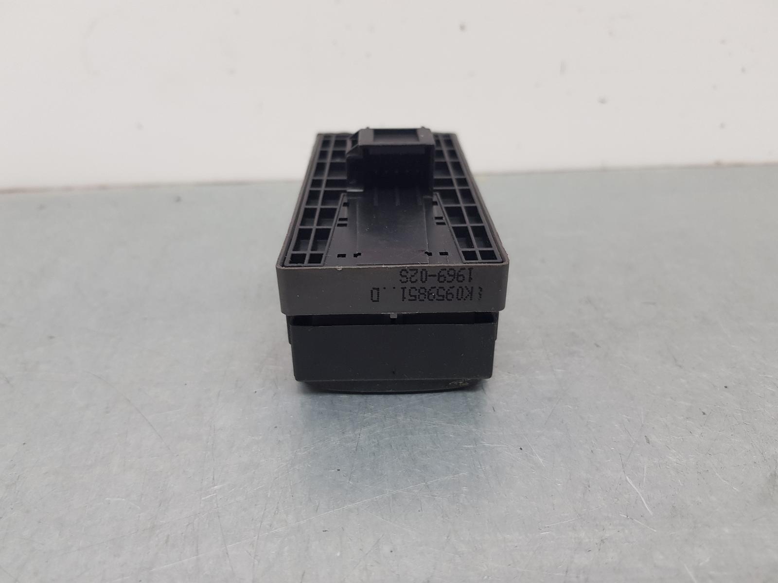 2009 Audi A4 Pwr Dr Wind Switch View Auto part Pwr Dr Wind Switch Audi A4 2009