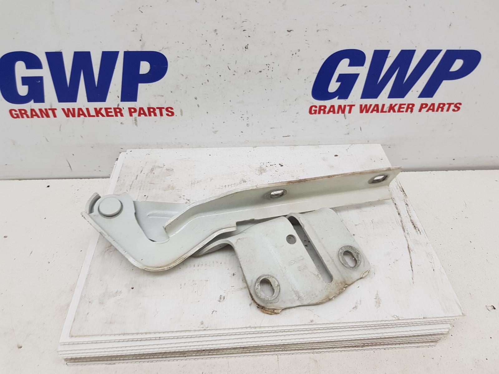 View Auto part Bonnet Hinge/Strut Volkswagen Jetta 2015