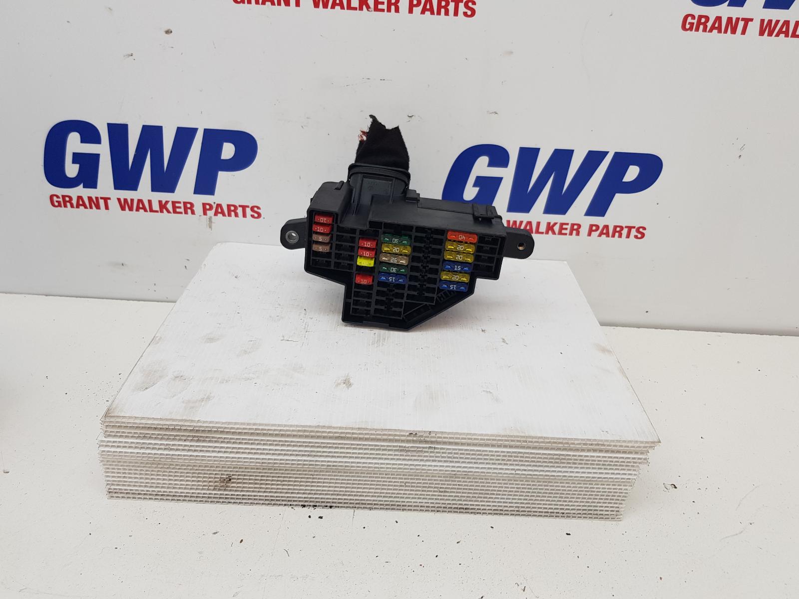 View Auto part Fuse Box Volkswagen Golf 2012
