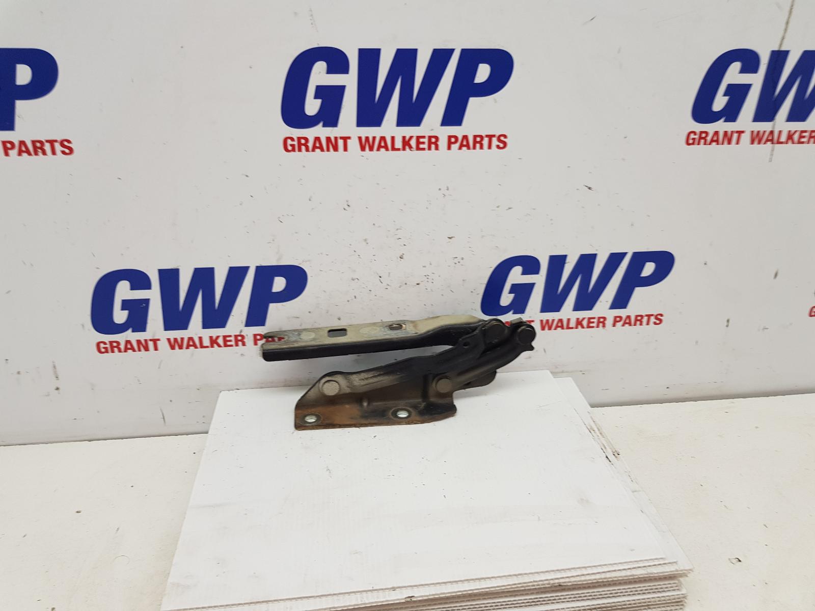 View Auto part Bonnet Hinge/Strut Volkswagen Golf 2011