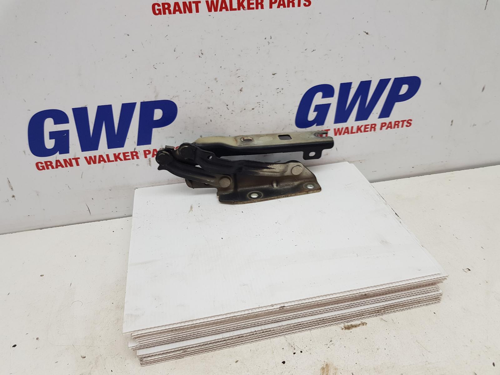 View Auto part Bonnet Hinge/Strut Volkswagen Golf 2011