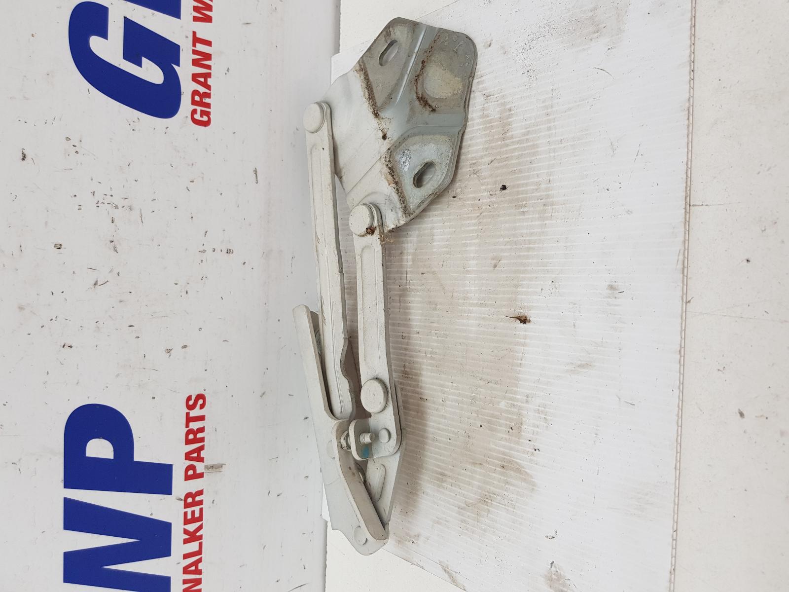 View Auto part Bonnet Hinge/Strut Volkswagen Caddy 2013