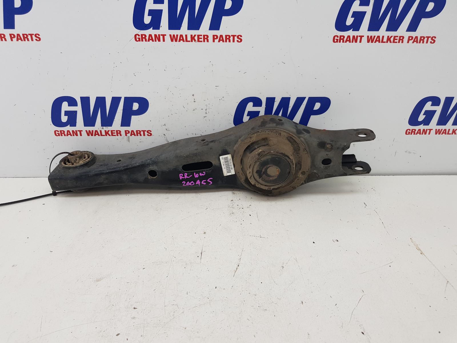 View Auto part Right Rear Trailing Arm Kia Sorento 2013