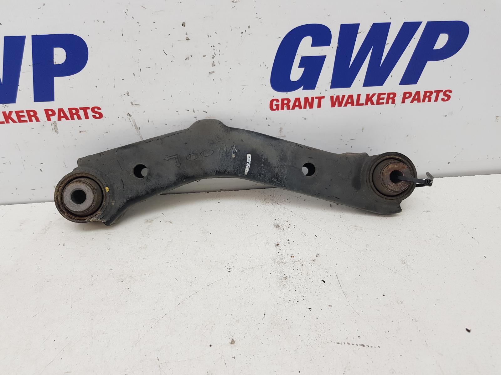 2013 Kia Sorento Right Rear Trailing Arm View Auto part Right Rear Trailing Arm Kia Sorento 2013