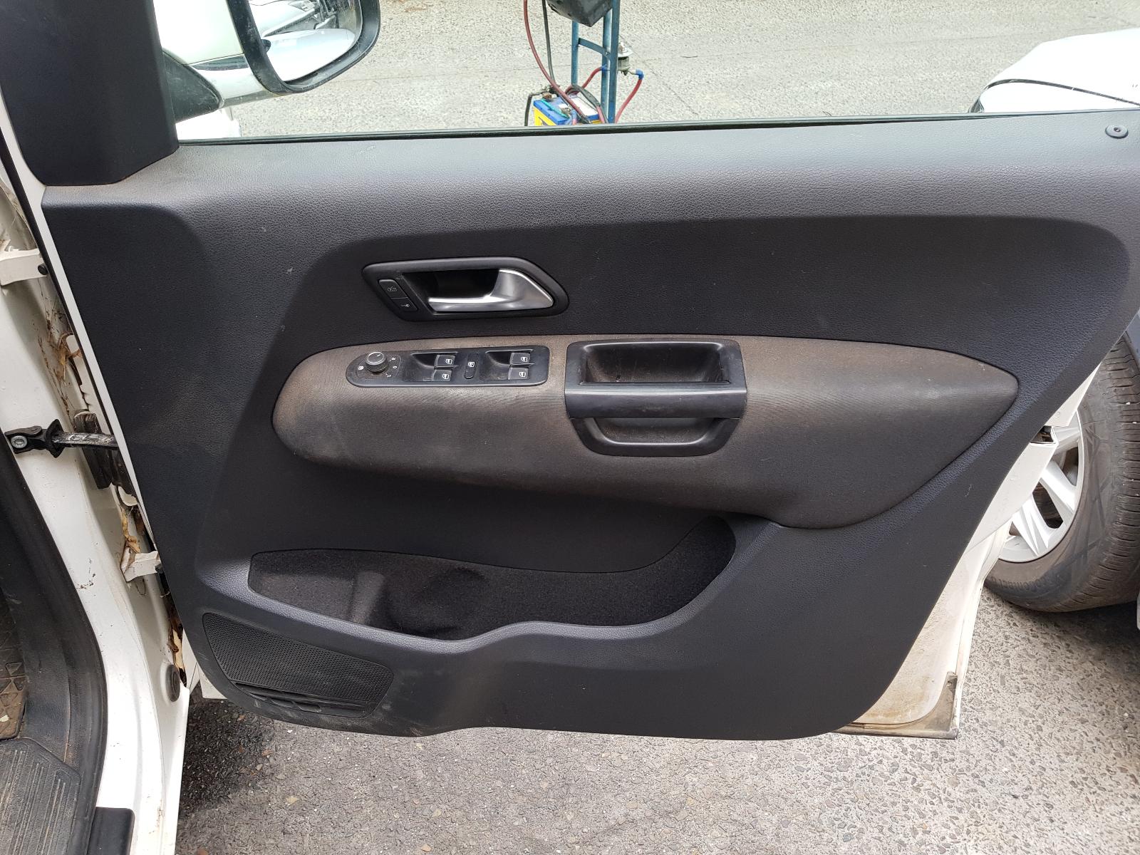 View Auto part Fuel Door / Filler Volkswagen Amarok 2018