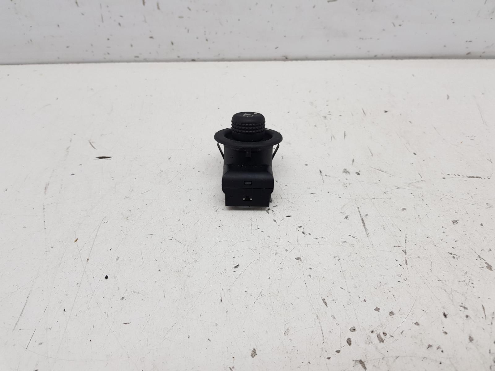 View Auto part Misc Switch/Relay Ford Transit Custom 2020