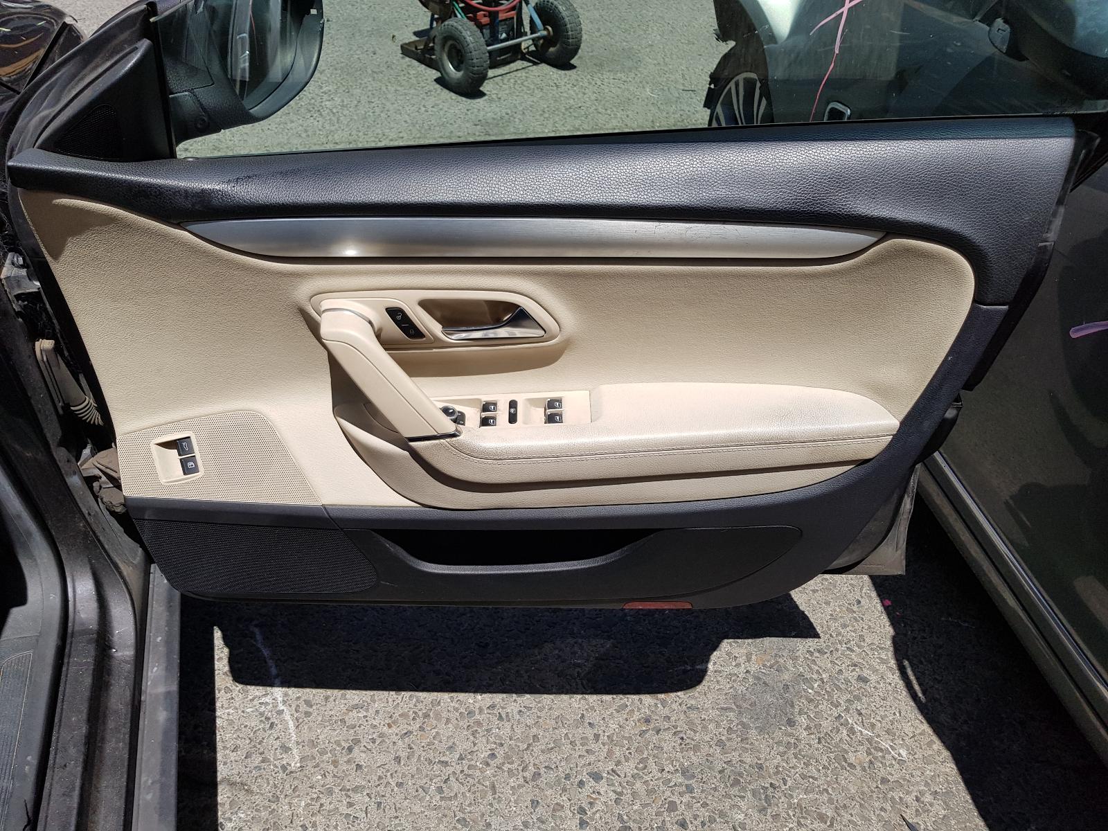 View Auto part Grille Volkswagen Passat 2009