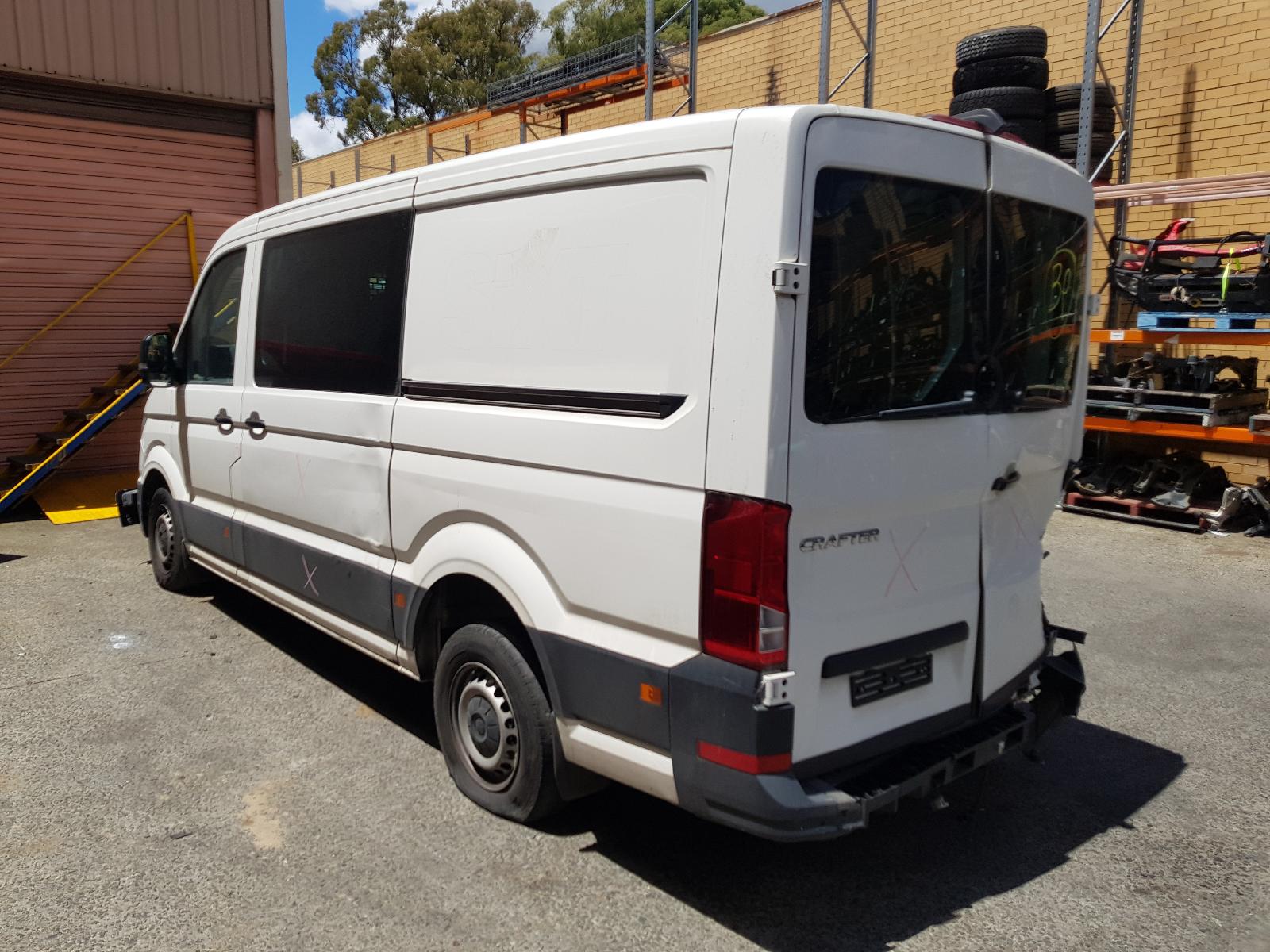 View Auto part Cargo Barrier Volkswagen Crafter 2020