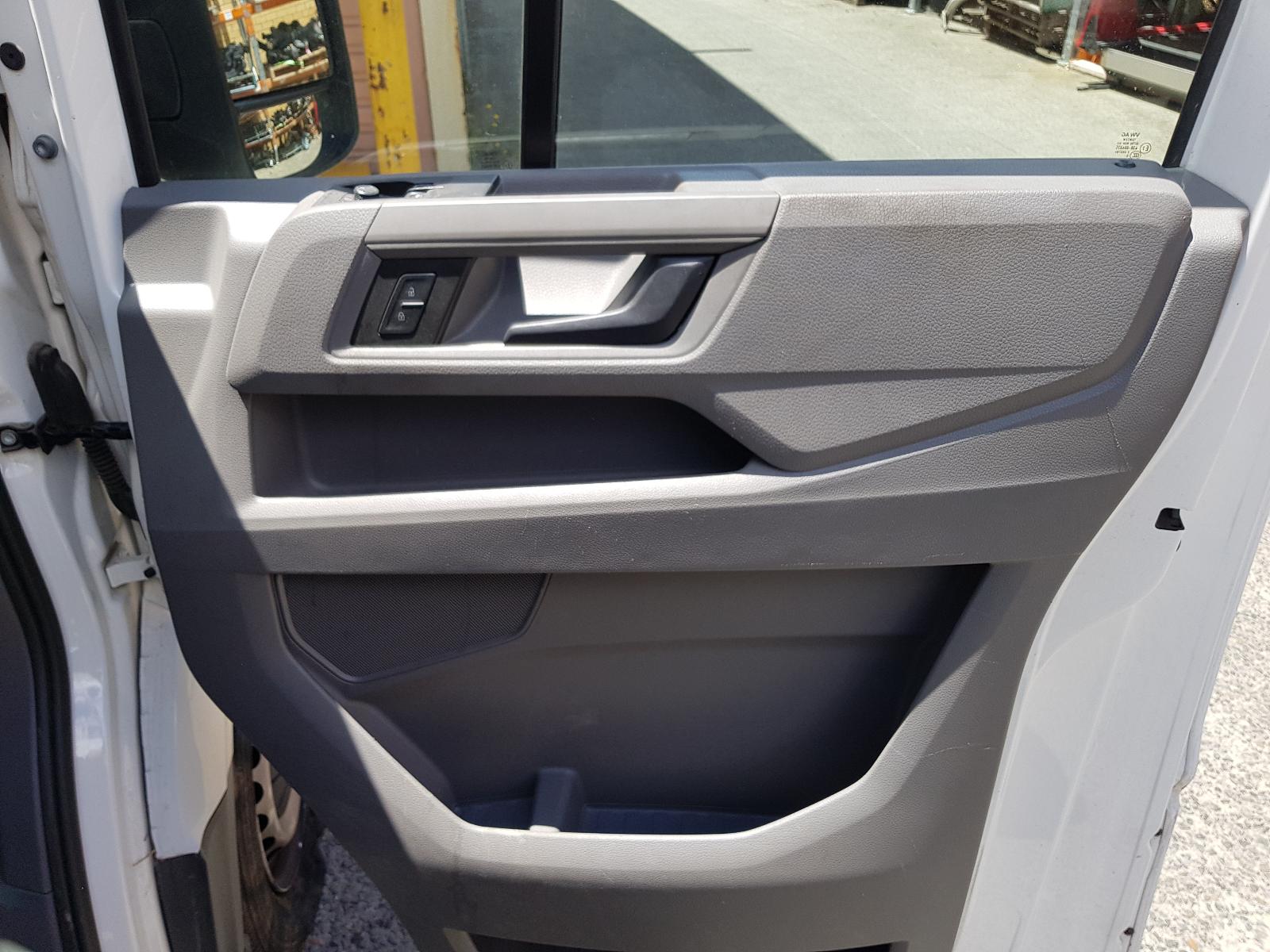 View Auto part Cargo Barrier Volkswagen Crafter 2020