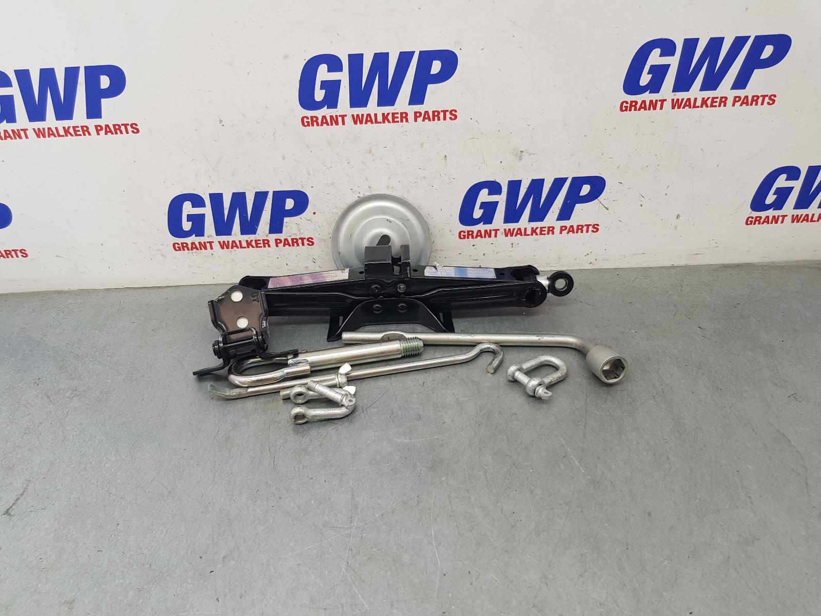 Jack/Tool Kit 6 Mazda 2012