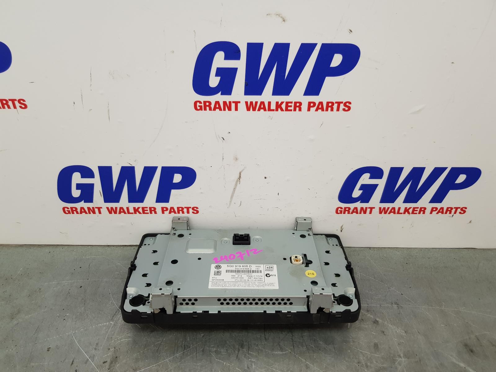View Auto part Radio/Cd/Dvd/Sat/Tv Volkswagen Golf 2013