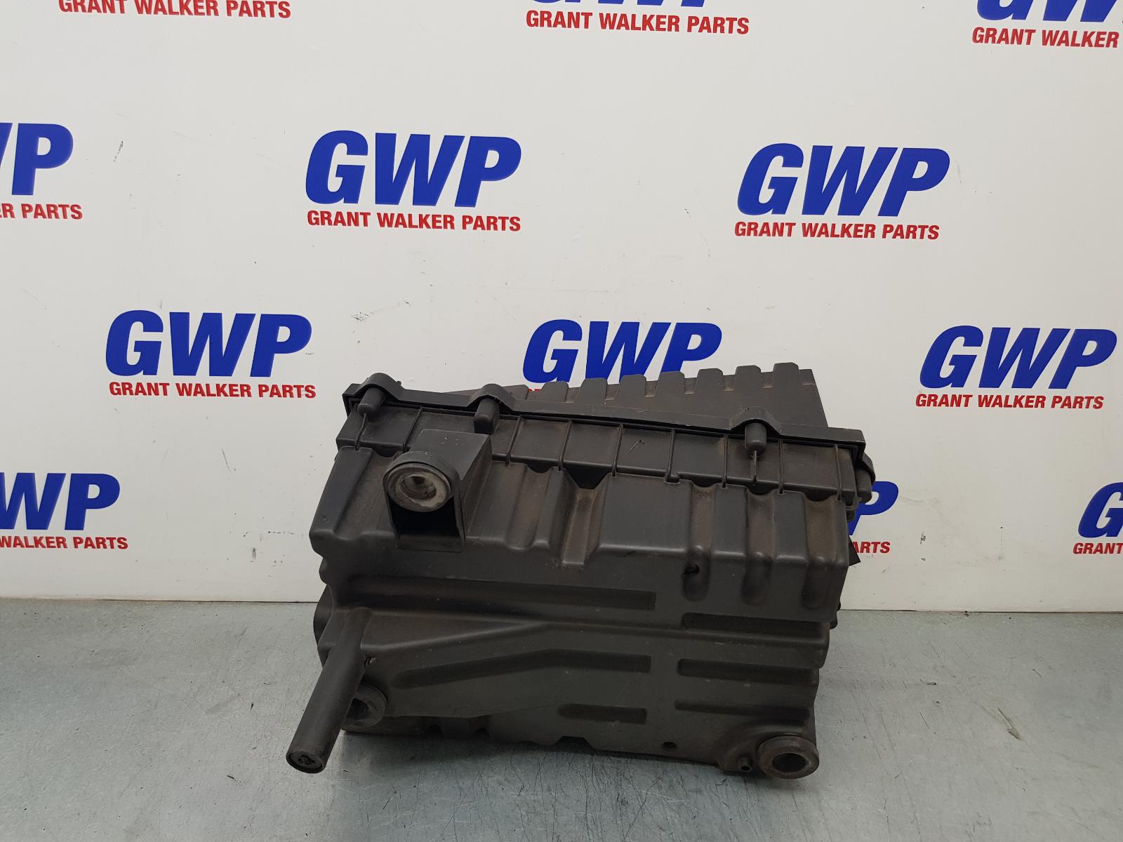 View Auto part Air Cleaner/Box Volkswagen Passat 2009