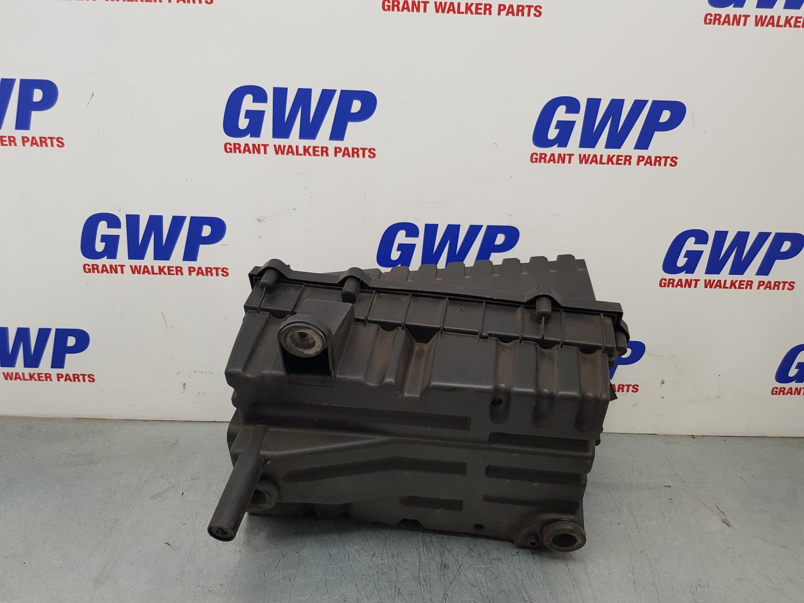 View Auto part Air Cleaner/Box Volkswagen Passat 2009