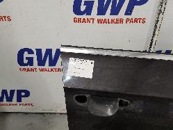 View Auto part Right Front Door Volkswagen Passat 2009