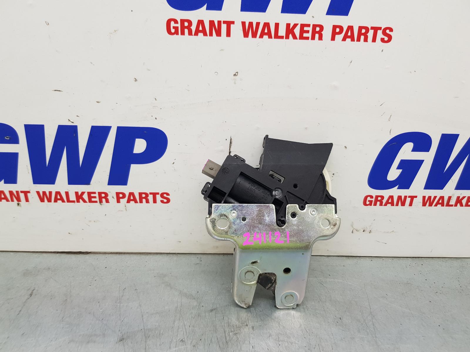 View Auto part Door/Boot/Gate Lock Volkswagen Passat 2009