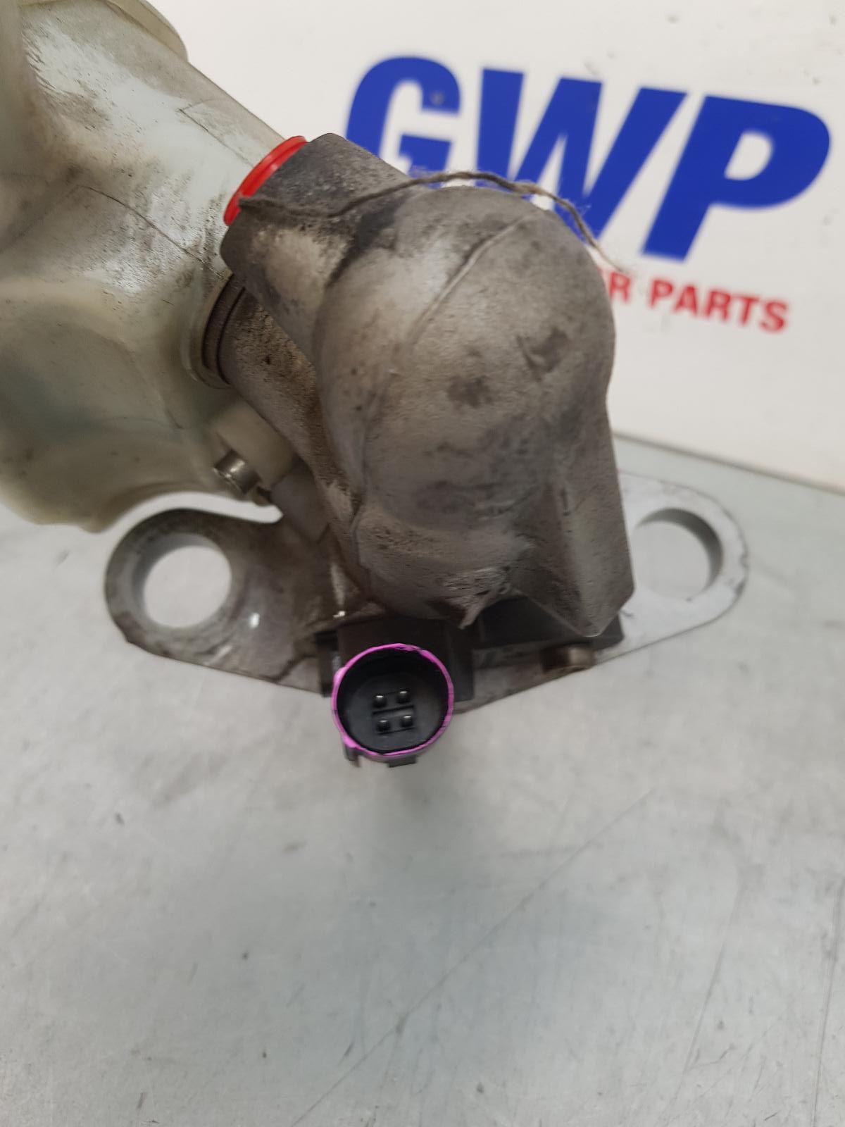 2009 Volkswagen Passat Master Cylinder View Auto part Master Cylinder Volkswagen Passat 2009