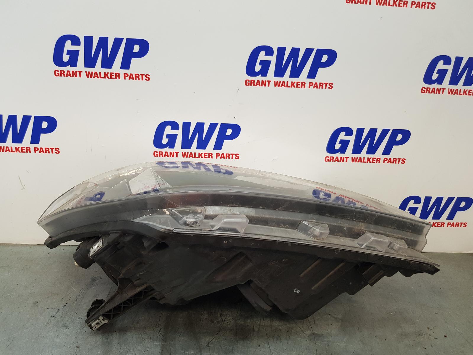 View Auto part Right Headlamp Volkswagen Crafter 2020