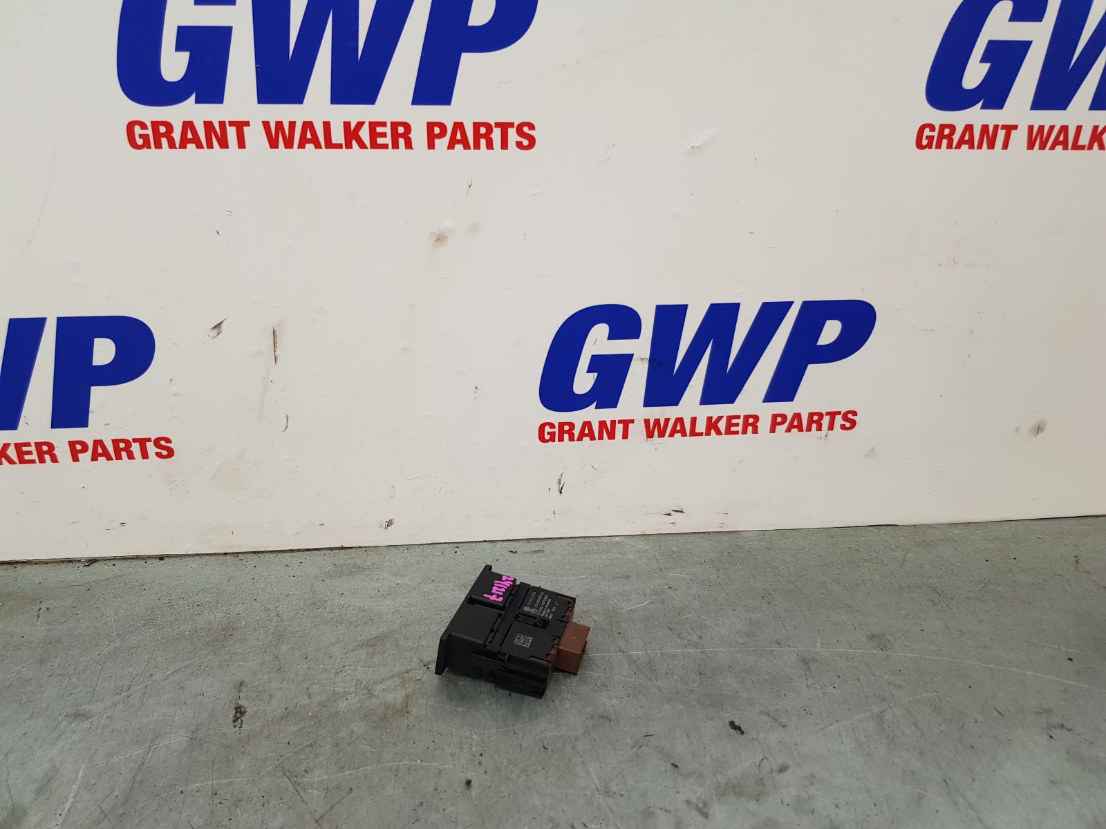 2020 Volkswagen Crafter Misc Switch/Relay View Auto part Misc Switch/Relay Volkswagen Crafter 2020