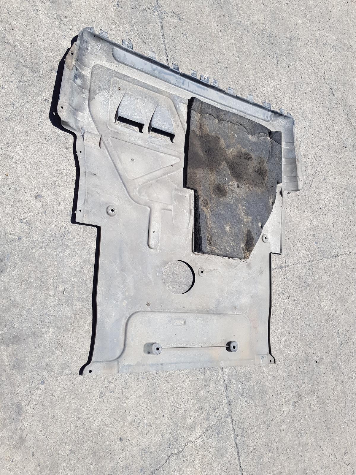 View Auto part Lower Engine Splash Tray Volkswagen Crafter 2020