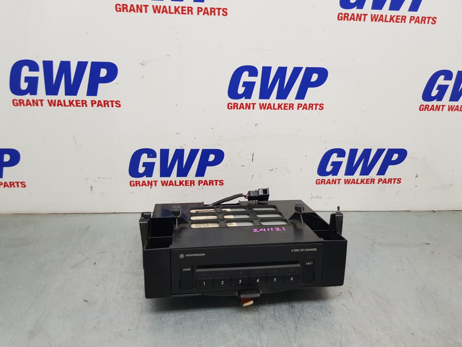 2009 Volkswagen Passat Radio/Cd/Dvd/Sat/Tv View Auto part Radio/Cd/Dvd/Sat/Tv Volkswagen Passat 2009