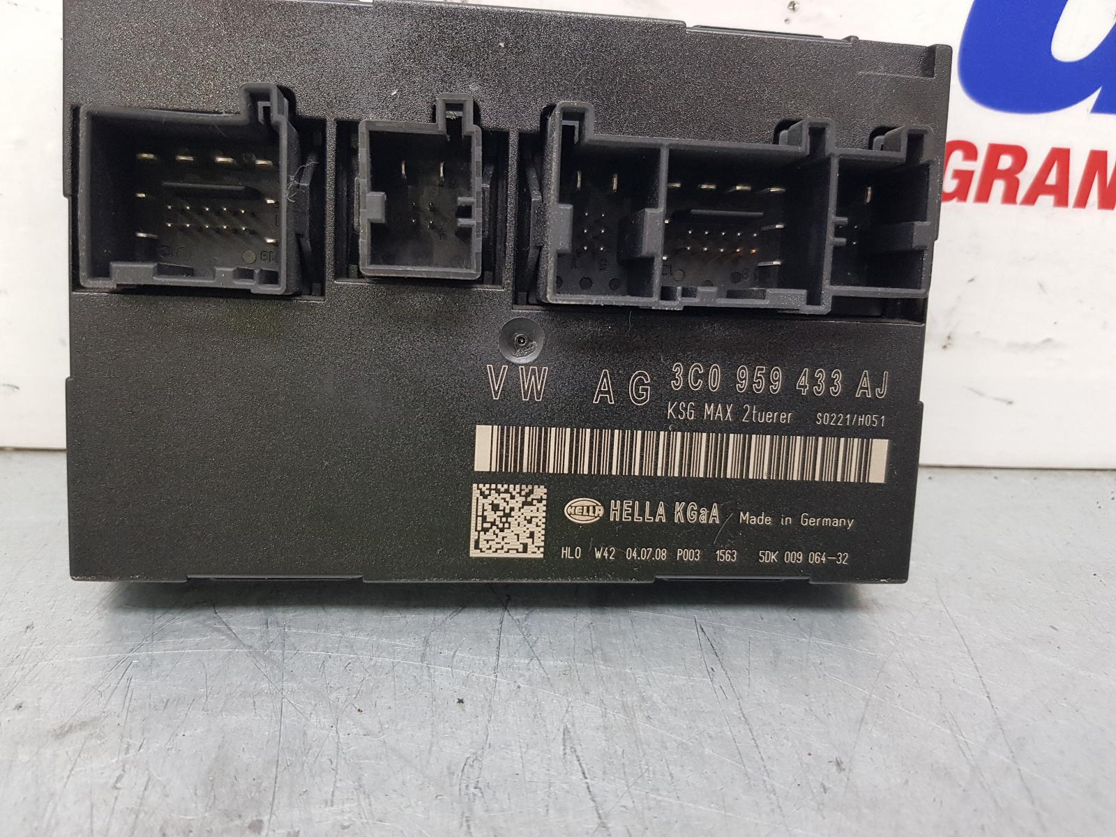 View Auto part Ecu Volkswagen Passat 2009