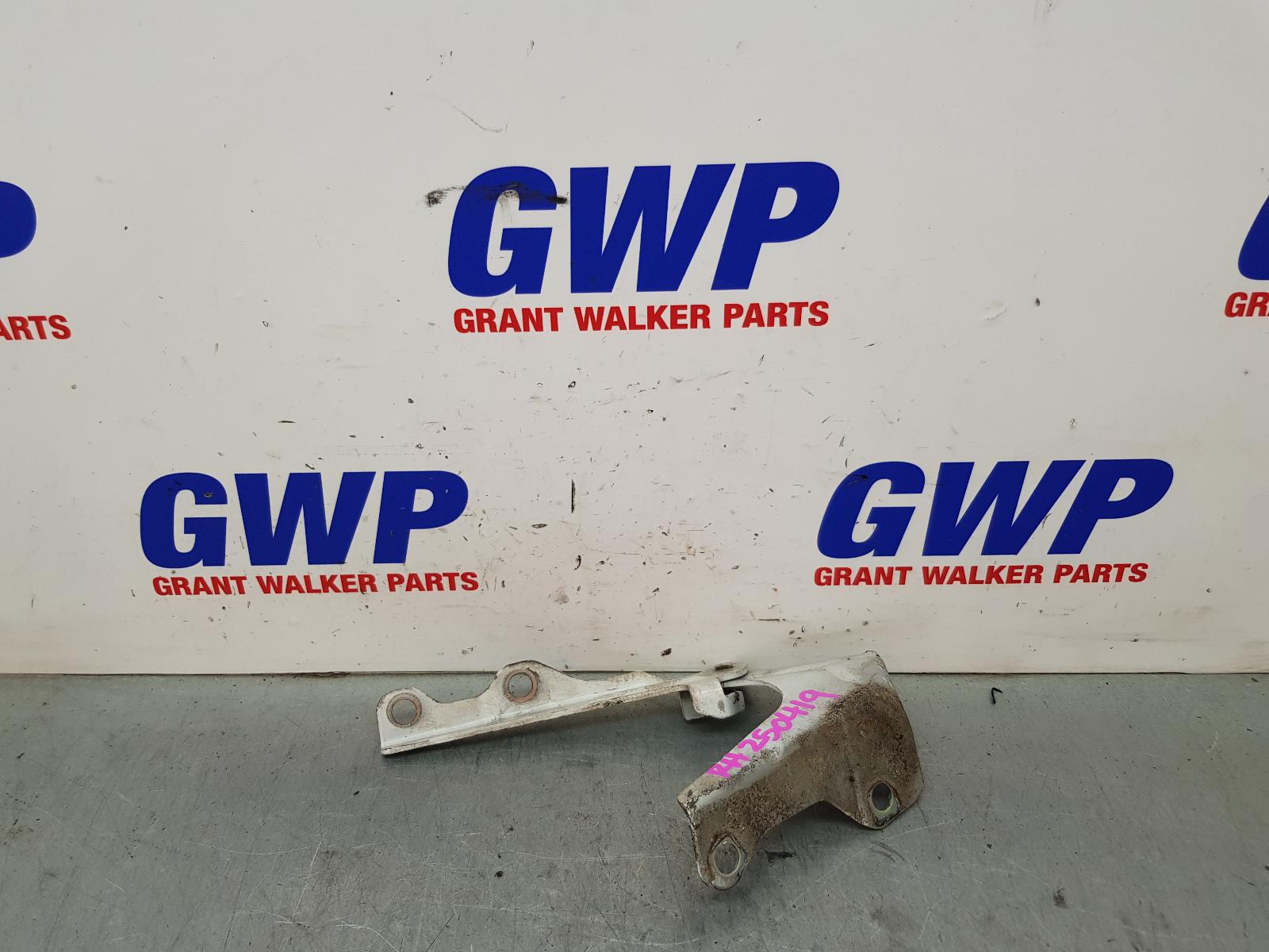 2015 Holden Colorado Bonnet Hinge/Strut View Auto part Bonnet Hinge/Strut Holden Colorado 2015