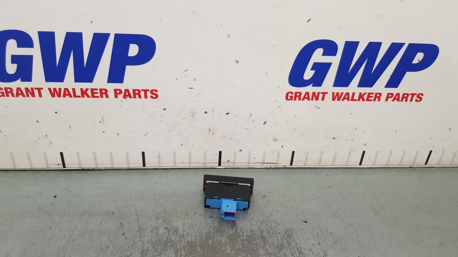 View Auto part Misc Switch/Relay Volkswagen T-roc 2022