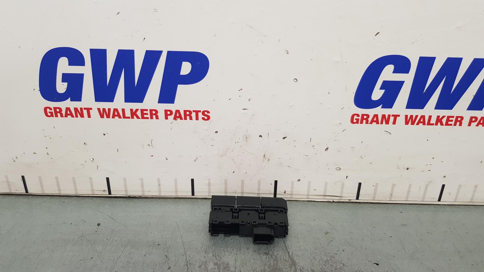 2022 Volkswagen T-roc Misc Switch/Relay View Auto part Misc Switch/Relay Volkswagen T-roc 2022
