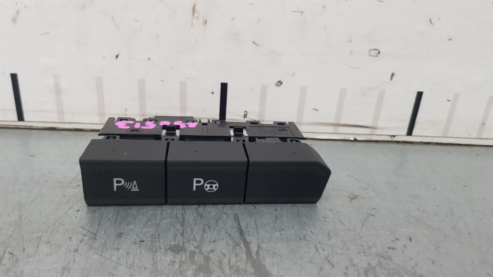 2022 Volkswagen T-roc Misc Switch/Relay View Auto part Misc Switch/Relay Volkswagen T-roc 2022