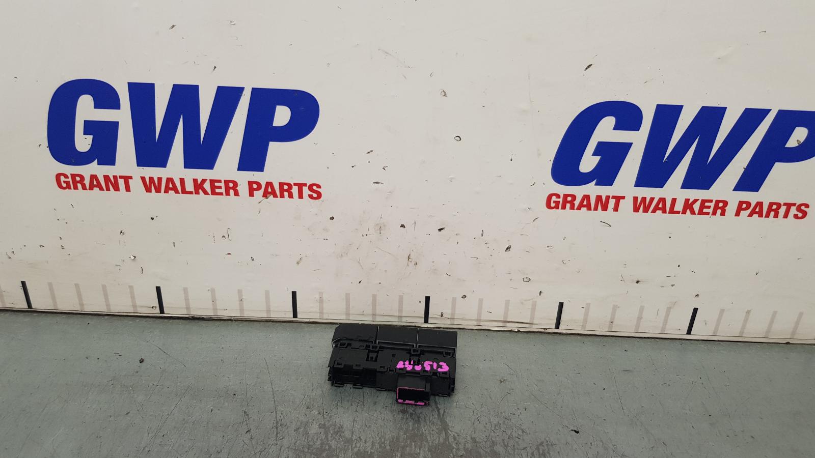 2022 Volkswagen T-roc Misc Switch/Relay View Auto part Misc Switch/Relay Volkswagen T-roc 2022