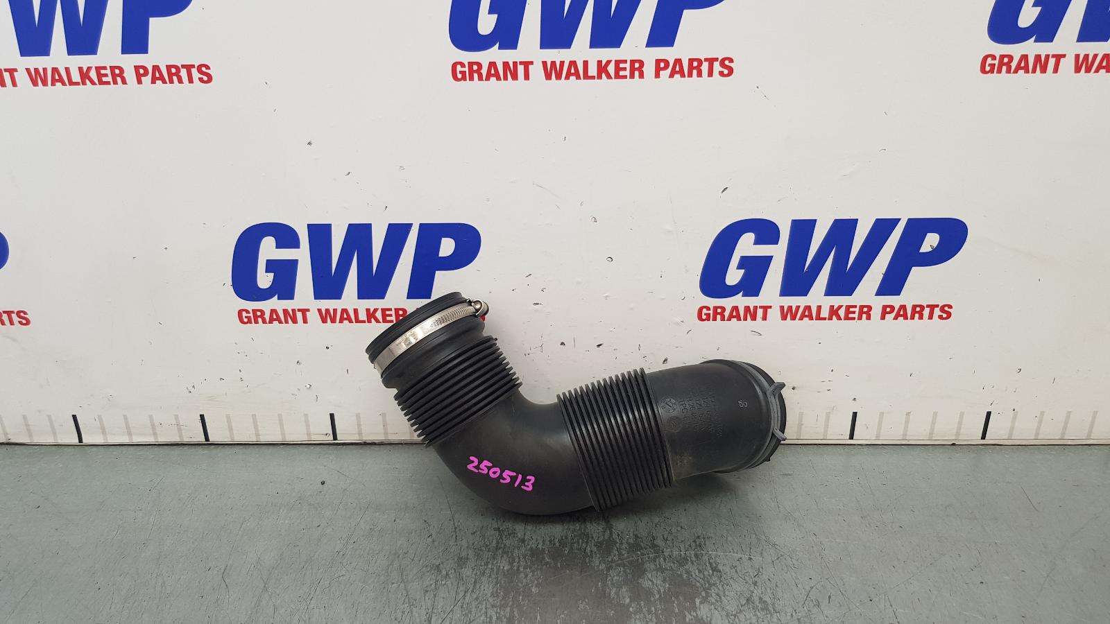 View Auto part Air Cleaner Duct/Hos Volkswagen T-roc 2022