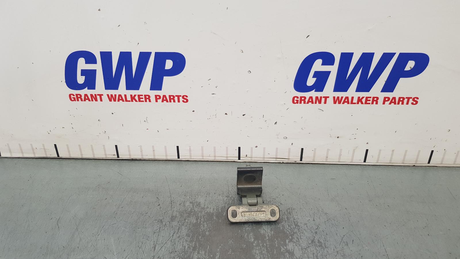 2022 Volkswagen T-roc Bootlid/Tgate Hinge View Auto part Bootlid/Tgate Hinge Volkswagen T-roc 2022