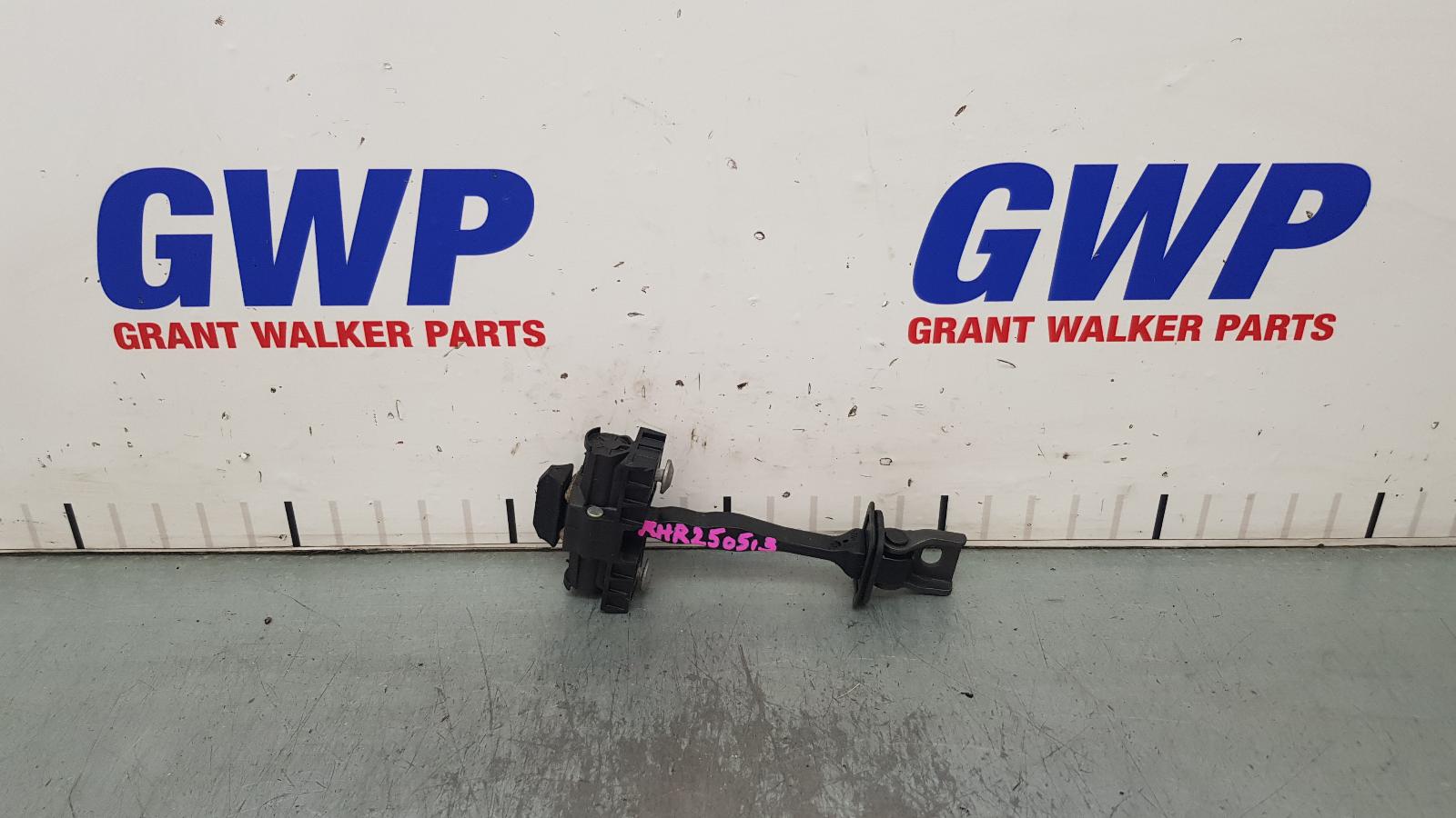 2022 Volkswagen T-roc Door Hinge/Runner View Auto part Door Hinge/Runner Volkswagen T-roc 2022