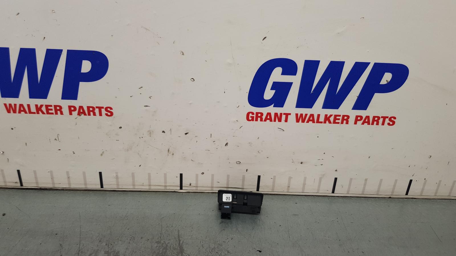 2022 Volkswagen T-roc Misc Switch/Relay View Auto part Misc Switch/Relay Volkswagen T-roc 2022