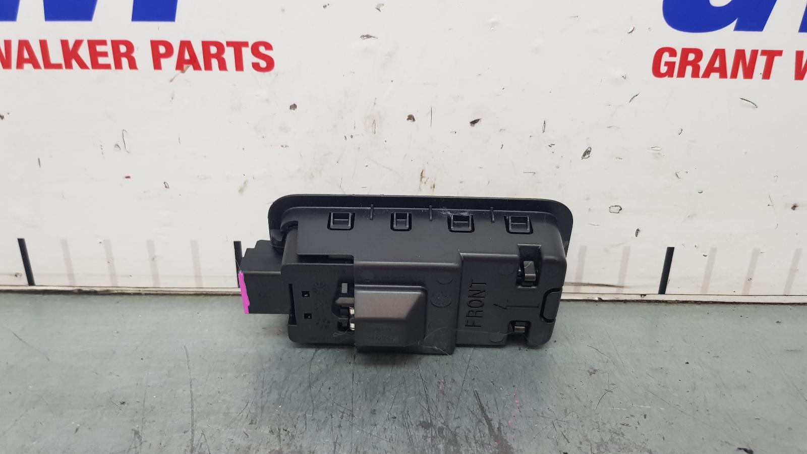 2022 Volkswagen T-roc Courtesy Light View Auto part Courtesy Light Volkswagen T-roc 2022