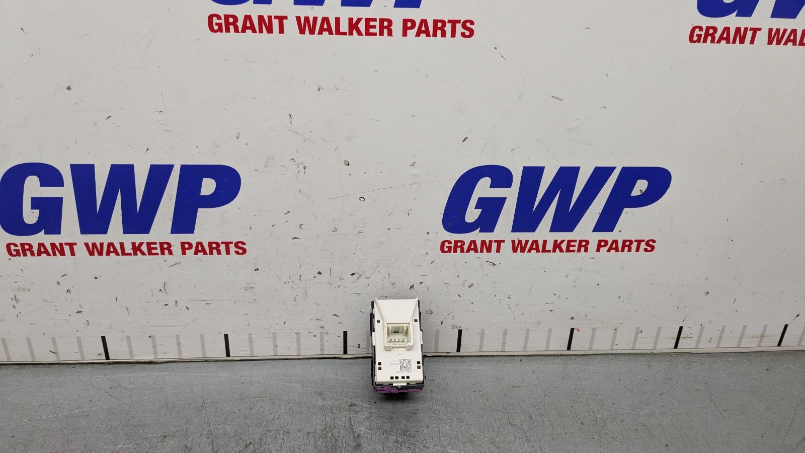 2021 Hyundai Santa Fe Pwr Dr Wind Switch View Auto part Pwr Dr Wind Switch Hyundai Santa Fe 2021