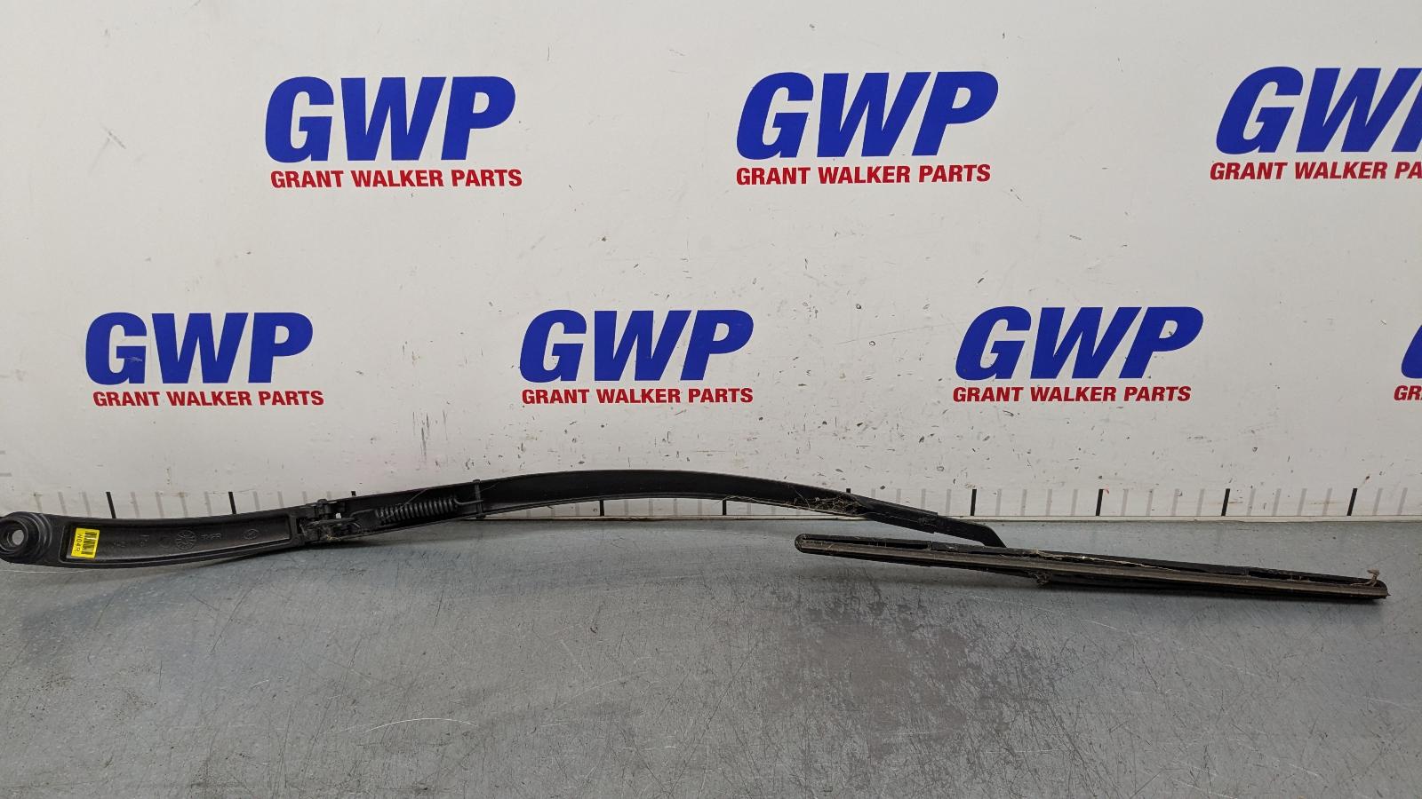 View Auto part Wiper Arm Hyundai Santa Fe 2021