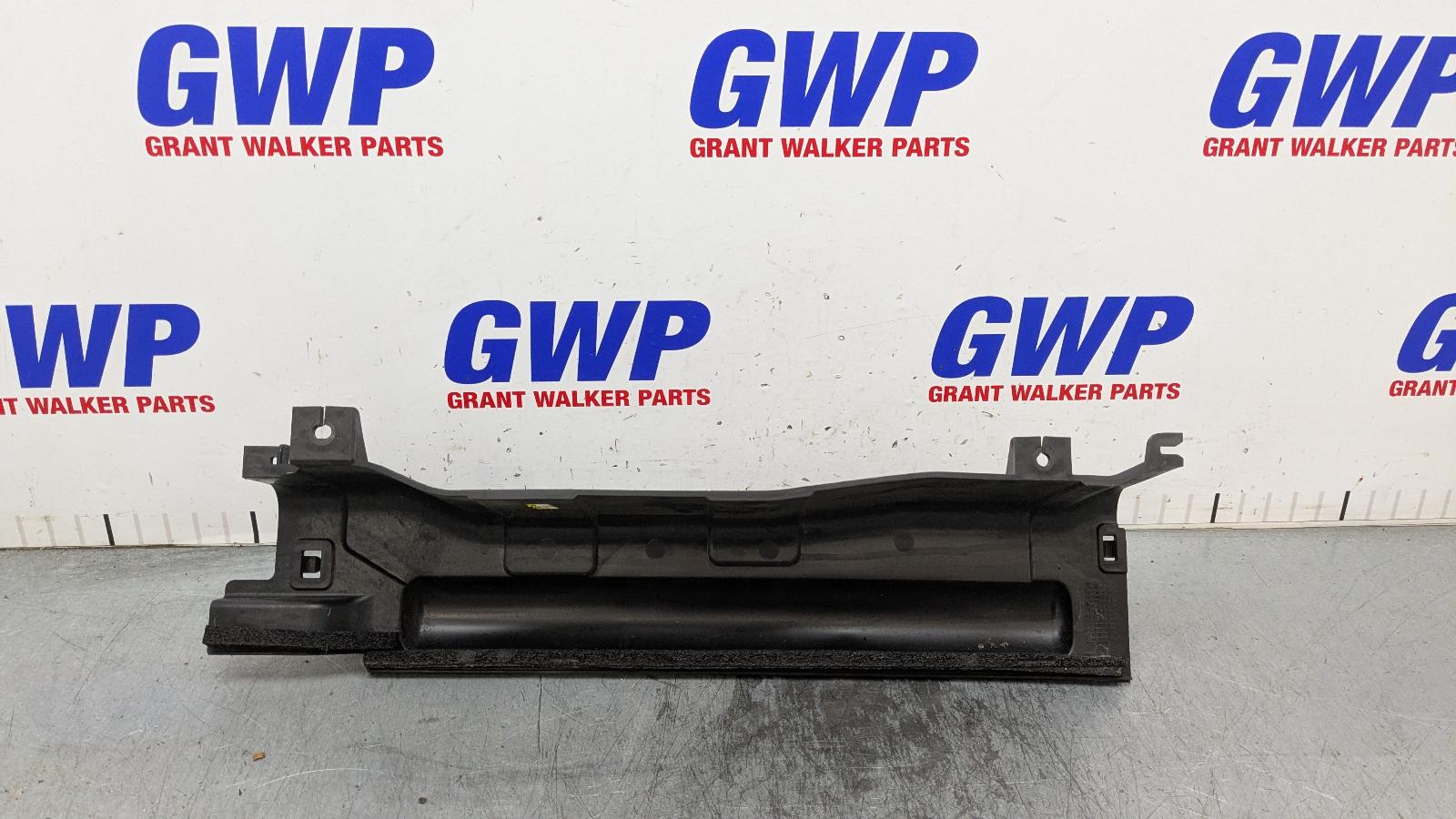 View Auto part Radiator Support Hyundai Santa Fe 2021